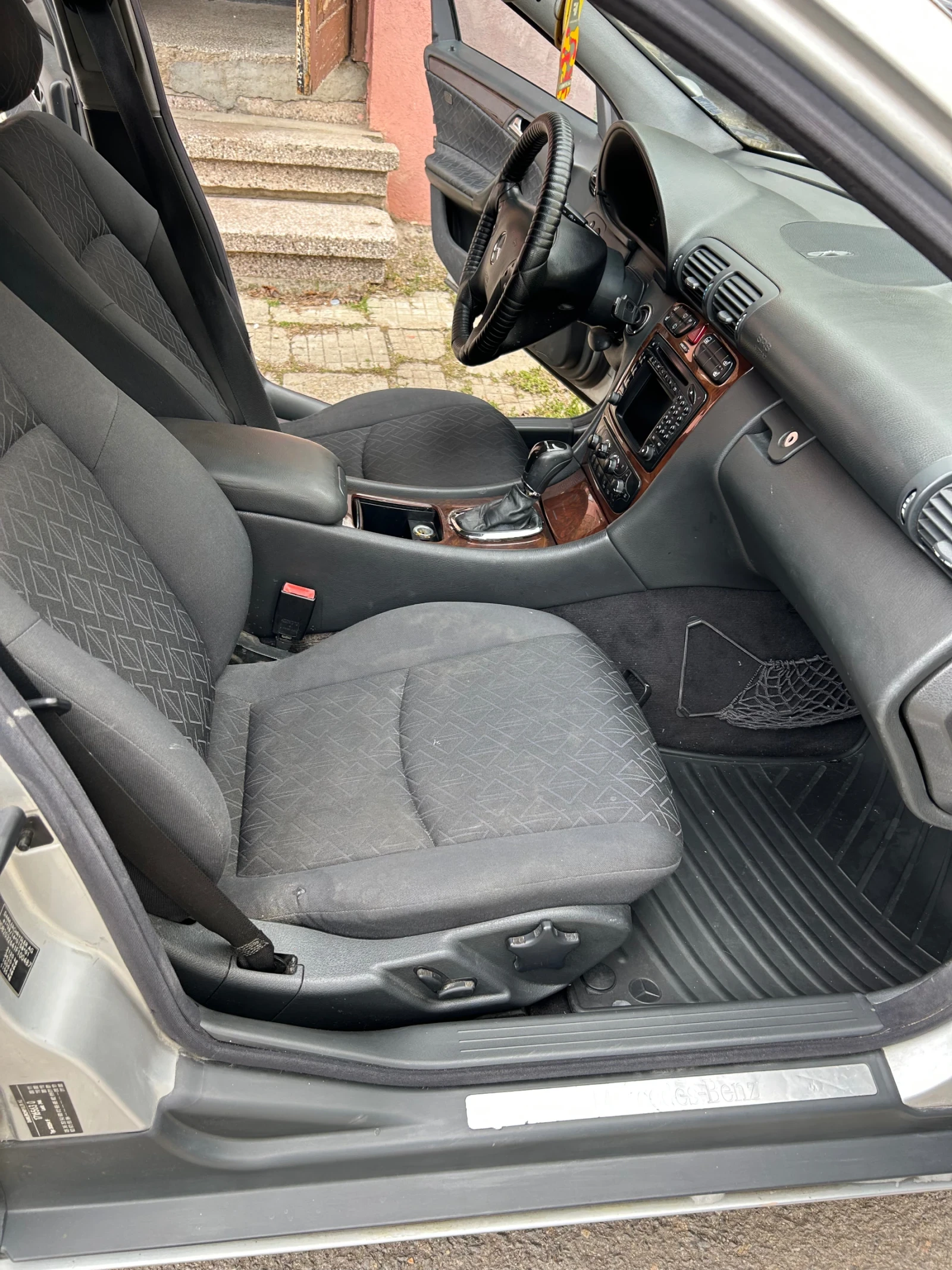 Mercedes-Benz C 320  - изображение 6