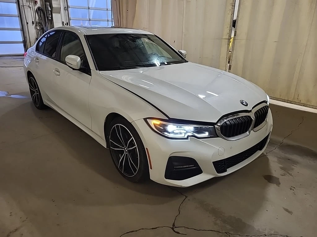 BMW 330 / XDRIVE / AMBIENT / PANO / ДВА КЛЮЧА / CARFAX - изображение 2