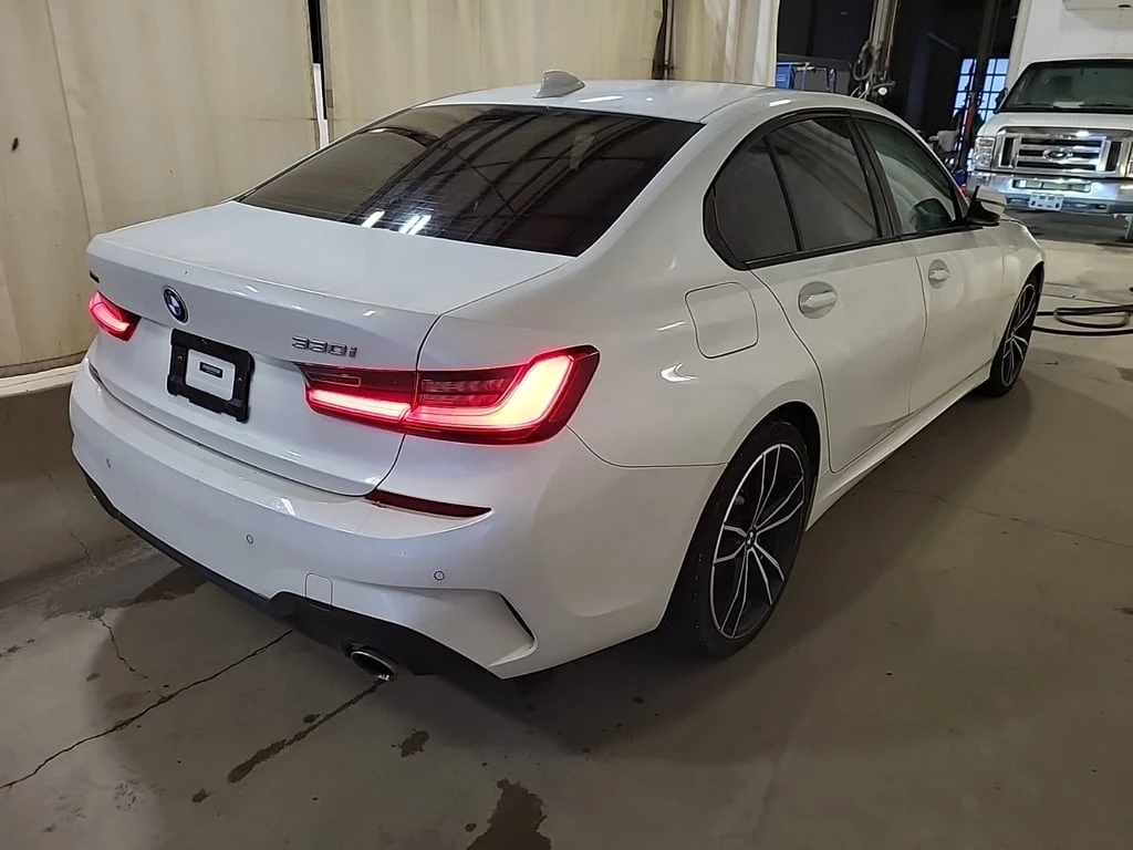 BMW 330 / XDRIVE / AMBIENT / PANO / ДВА КЛЮЧА / CARFAX - изображение 3