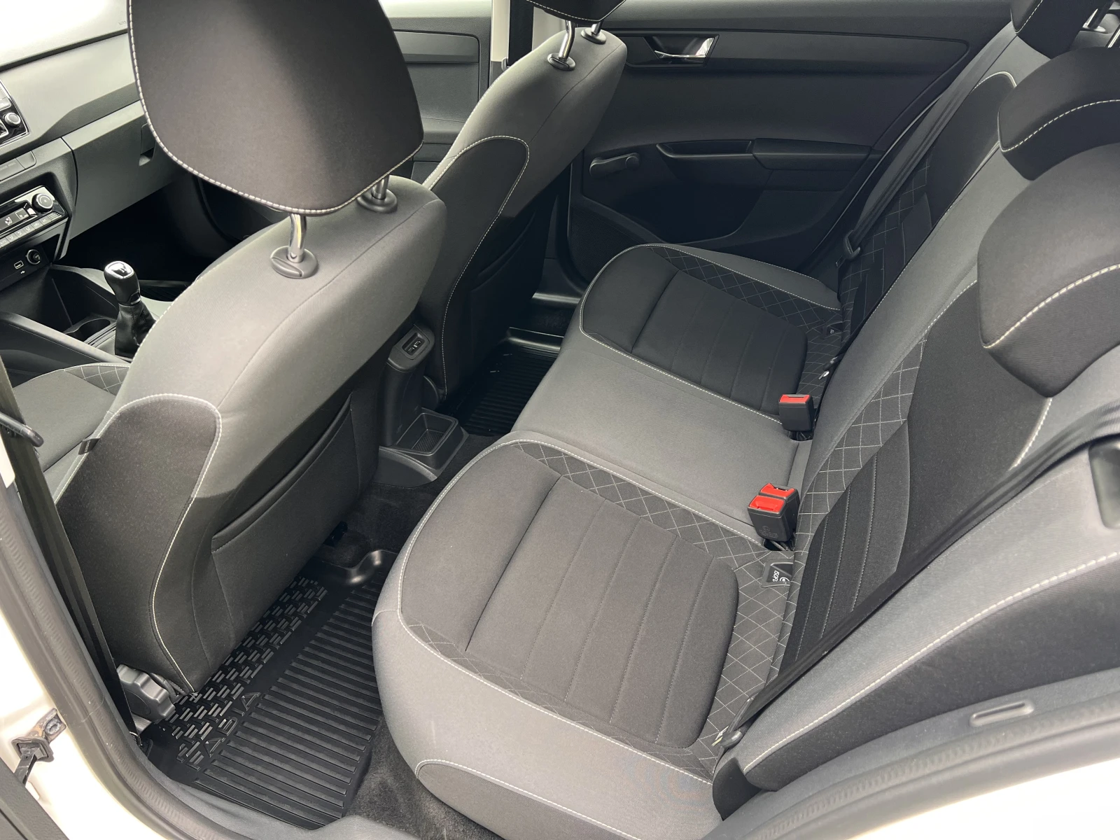 Skoda Fabia SELECTION/1.0TSI/95k.c./5MT, снимка 10 - Автомобили и джипове - 54205557