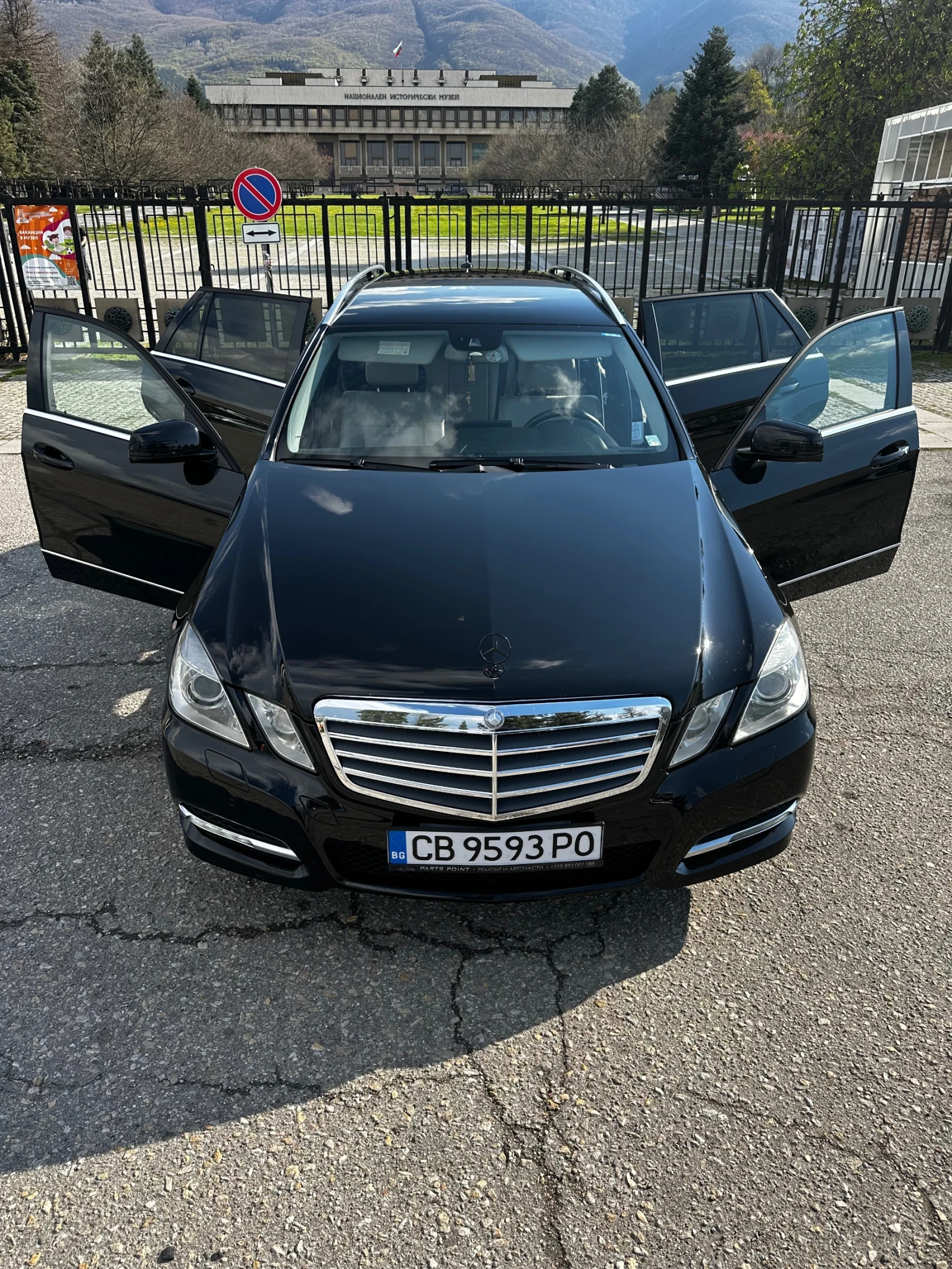 Mercedes-Benz E 350 4x4; CarPlay; Pre-Safe; V6, снимка 3 - Автомобили и джипове - 54238651