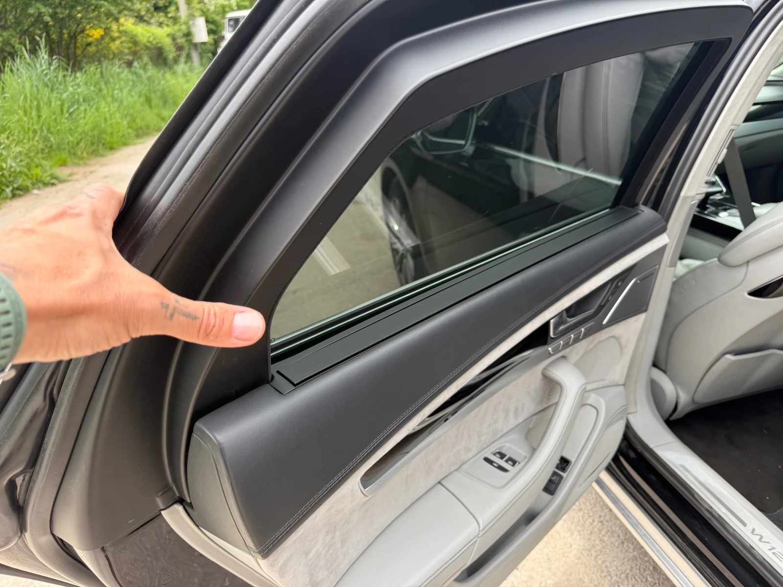 Audi A8 БРОНИРАН* VR9* TVx3* Exclucive* СЕРВИЗ* , снимка 14 - Автомобили и джипове - 54608628