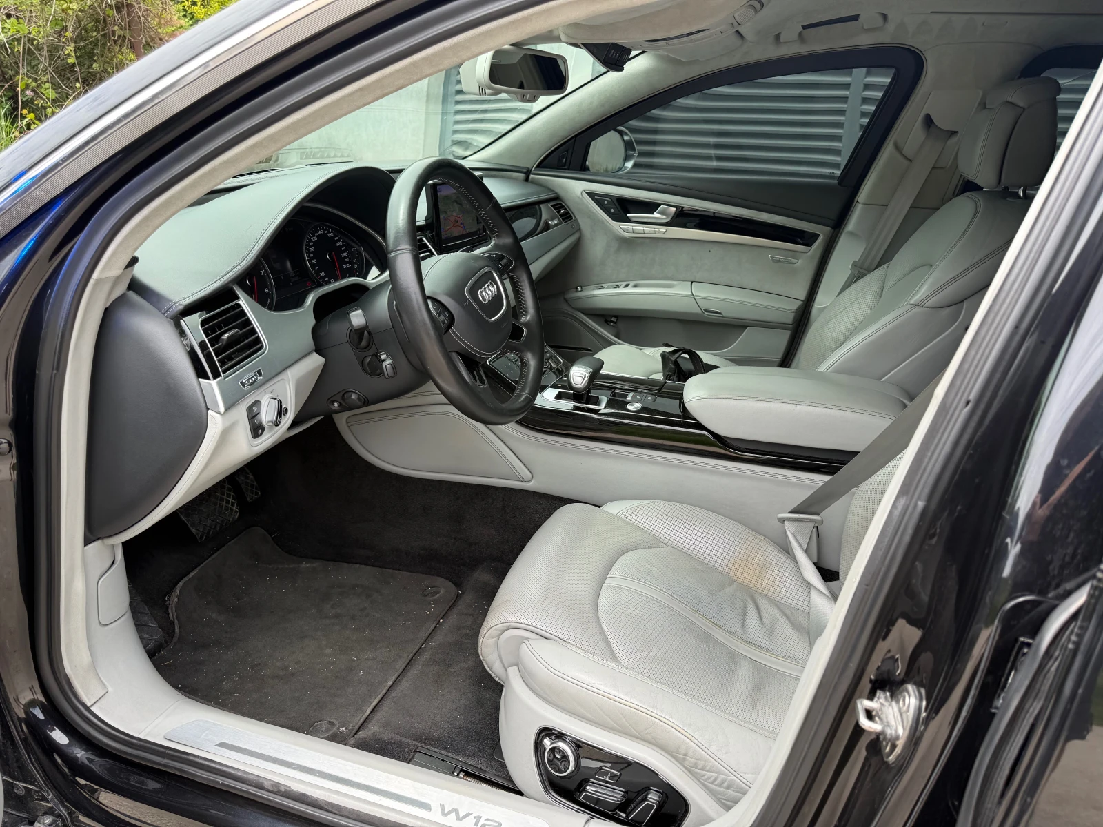 Audi A8 БРОНИРАН* VR9* TVx3* Exclucive* СЕРВИЗ* , снимка 10 - Автомобили и джипове - 54608628