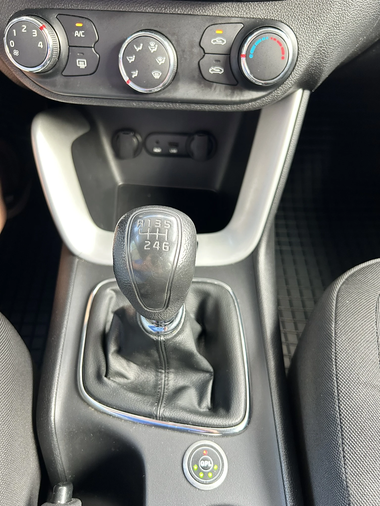 Kia Ceed 1.4* LPG* , снимка 14 - Автомобили и джипове - 55086594