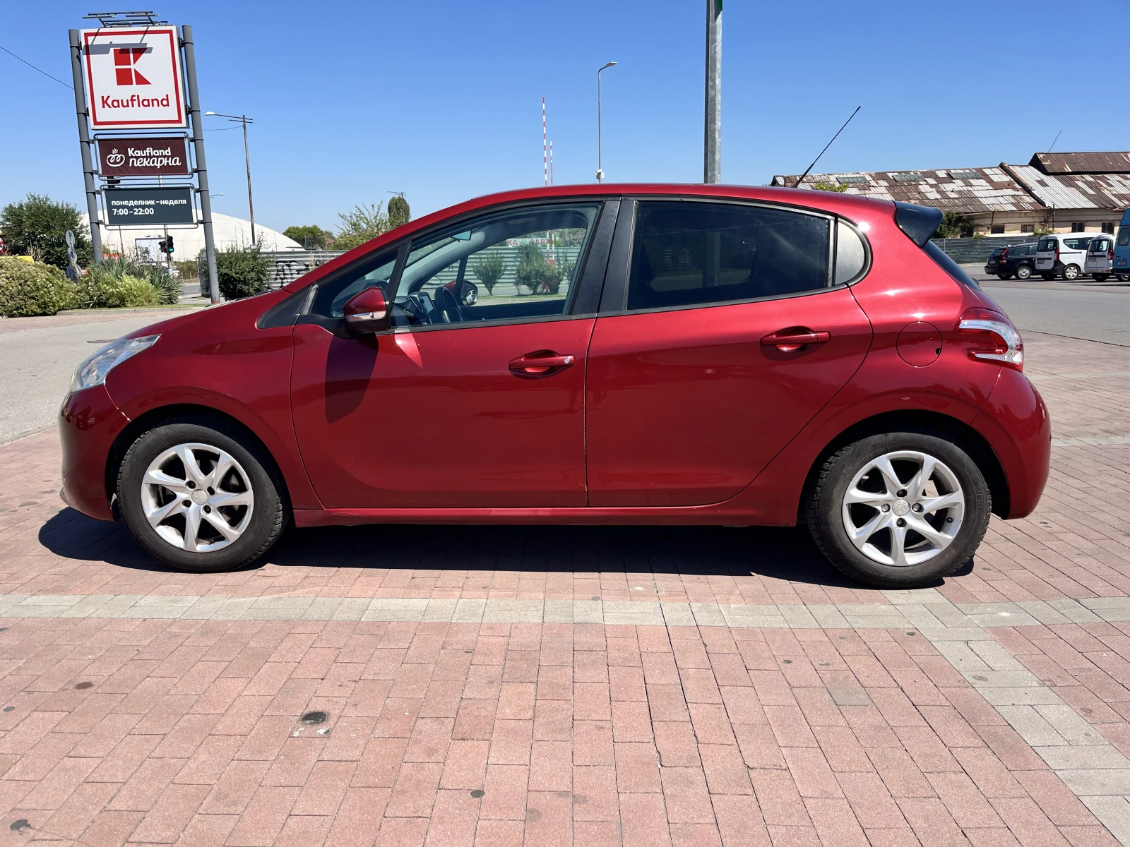 Peugeot 208, снимка 3 - Автомобили и джипове - 55691662