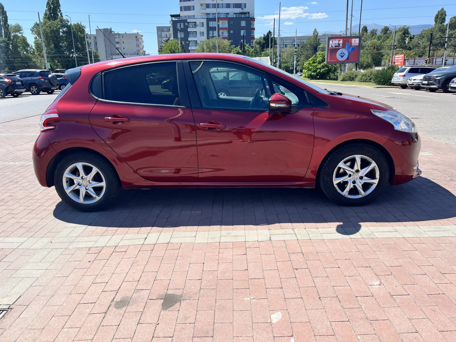 Peugeot 208, снимка 7 - Автомобили и джипове - 55691662