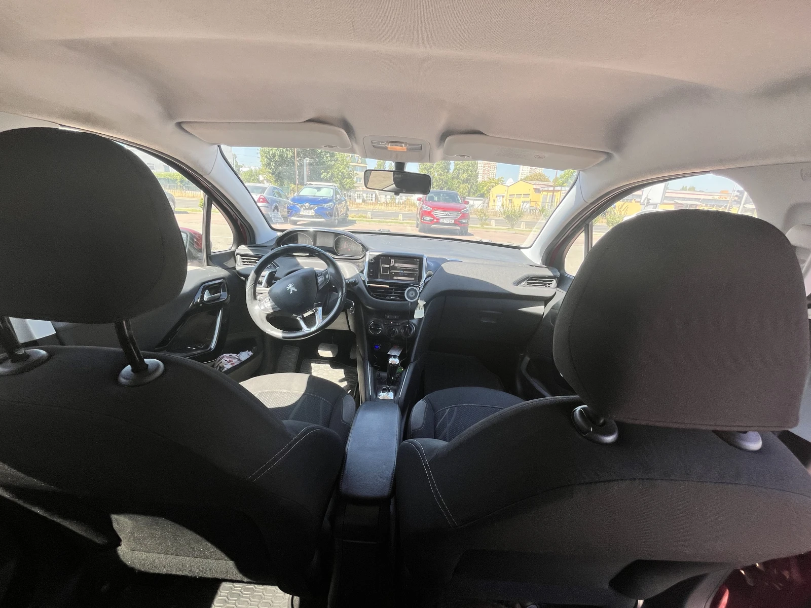 Peugeot 208, снимка 10 - Автомобили и джипове - 55691662