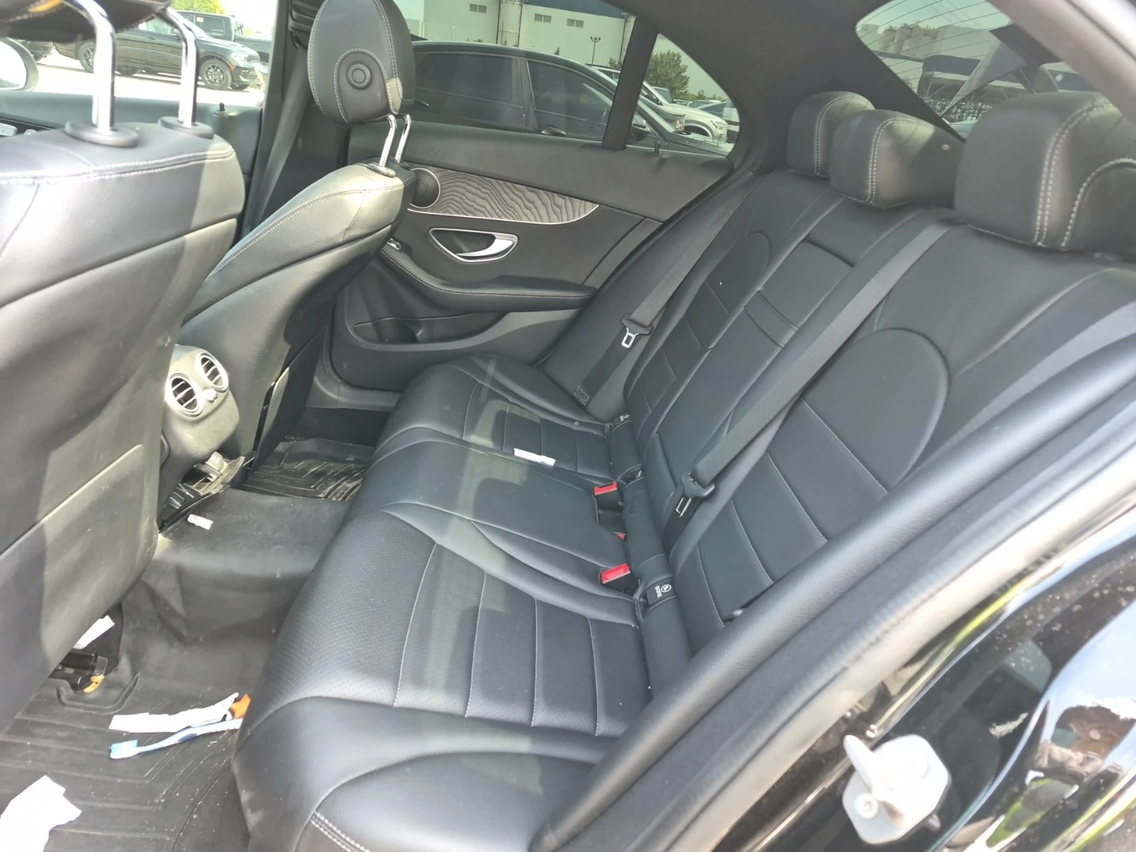 Mercedes-Benz C 300 * CARFAX * АМГ ПАКЕТ * 360 КАМЕРА * ПАНОРАМА, снимка 11 - Автомобили и джипове - 55931759