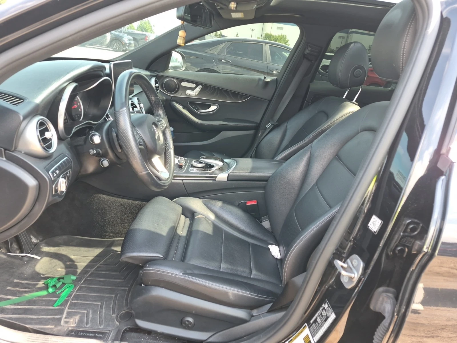Mercedes-Benz C 300 * CARFAX * АМГ ПАКЕТ * 360 КАМЕРА * ПАНОРАМА, снимка 7 - Автомобили и джипове - 55931759