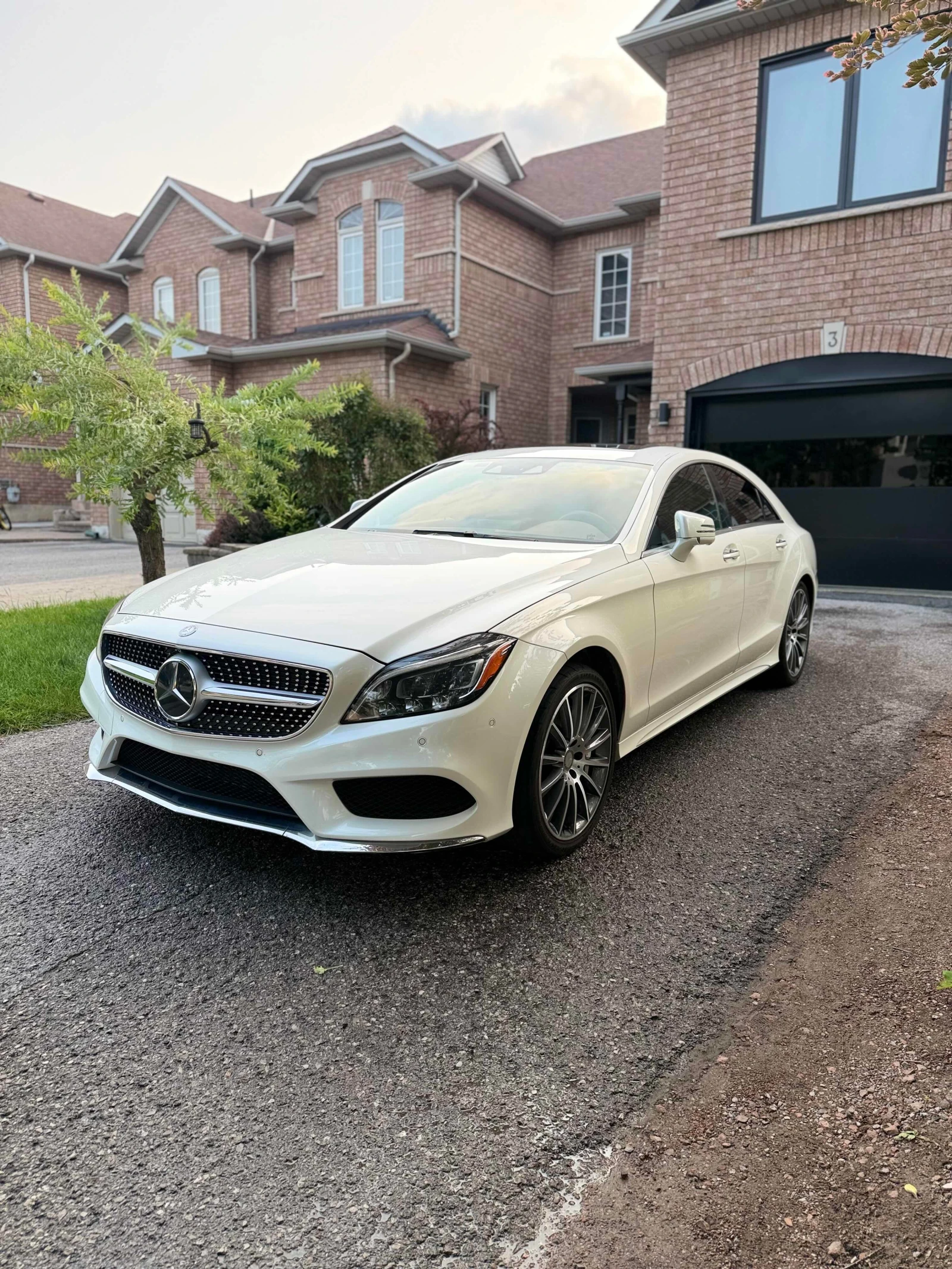 Mercedes-Benz CLS 550 * CARFAX * ПОДГРЕВ* ОБДУХВАНЕ * АВТОКРЕДИТ * , снимка 2 - Автомобили и джипове - 55975969