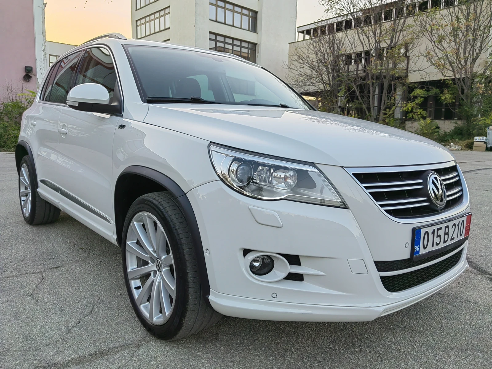 VW Tiguan 2.0TSI / R-LINE / DSG / 4MOTION  - изображение 2