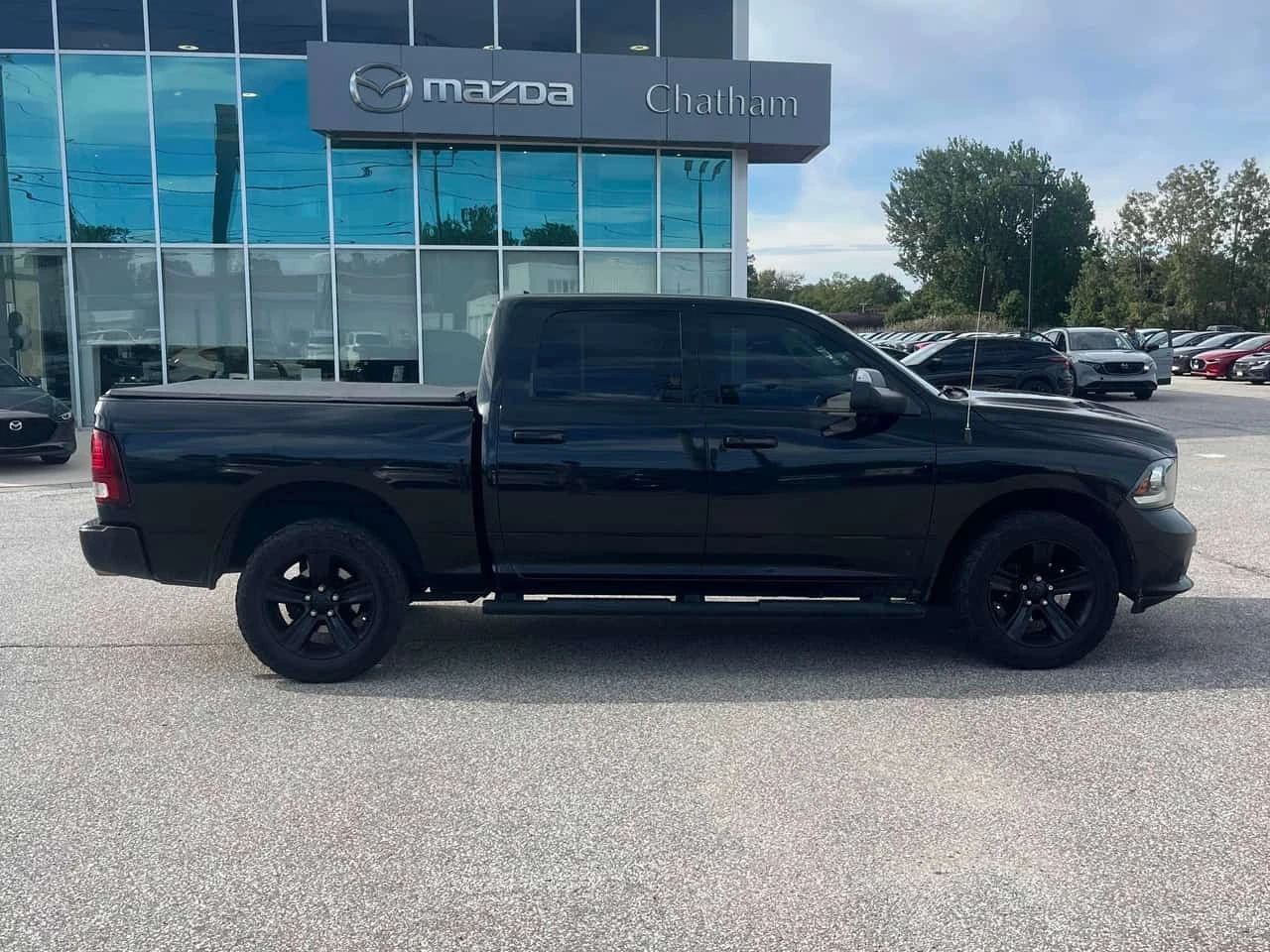 Dodge RAM 1500 / NIGHT / КОЖЕН САЛОН / ОБДУХВАНЕ / 2 КЛЮЧА, снимка 3 - Автомобили и джипове - 56177034