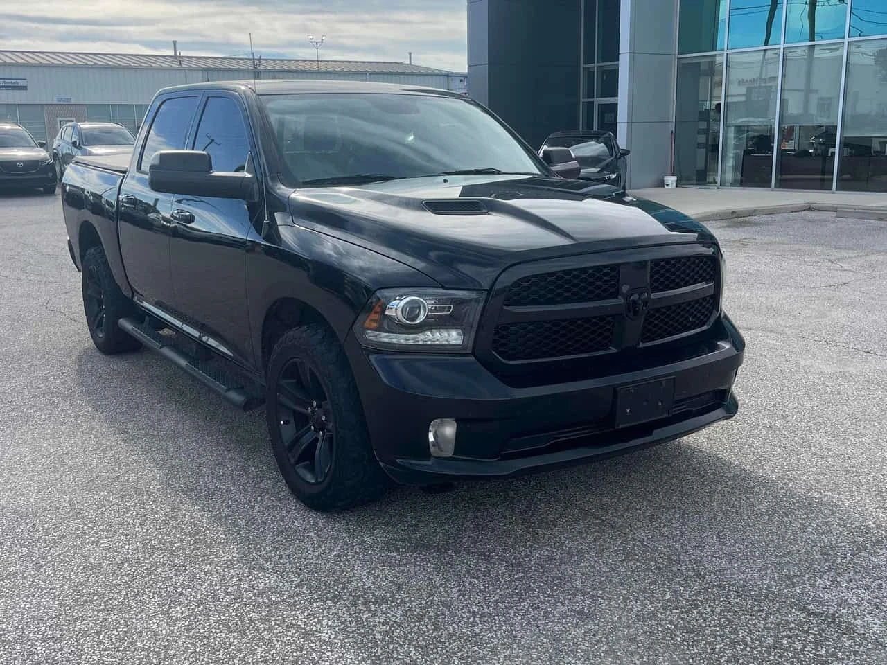 Dodge RAM 1500 / NIGHT / КОЖЕН САЛОН / ОБДУХВАНЕ / 2 КЛЮЧА