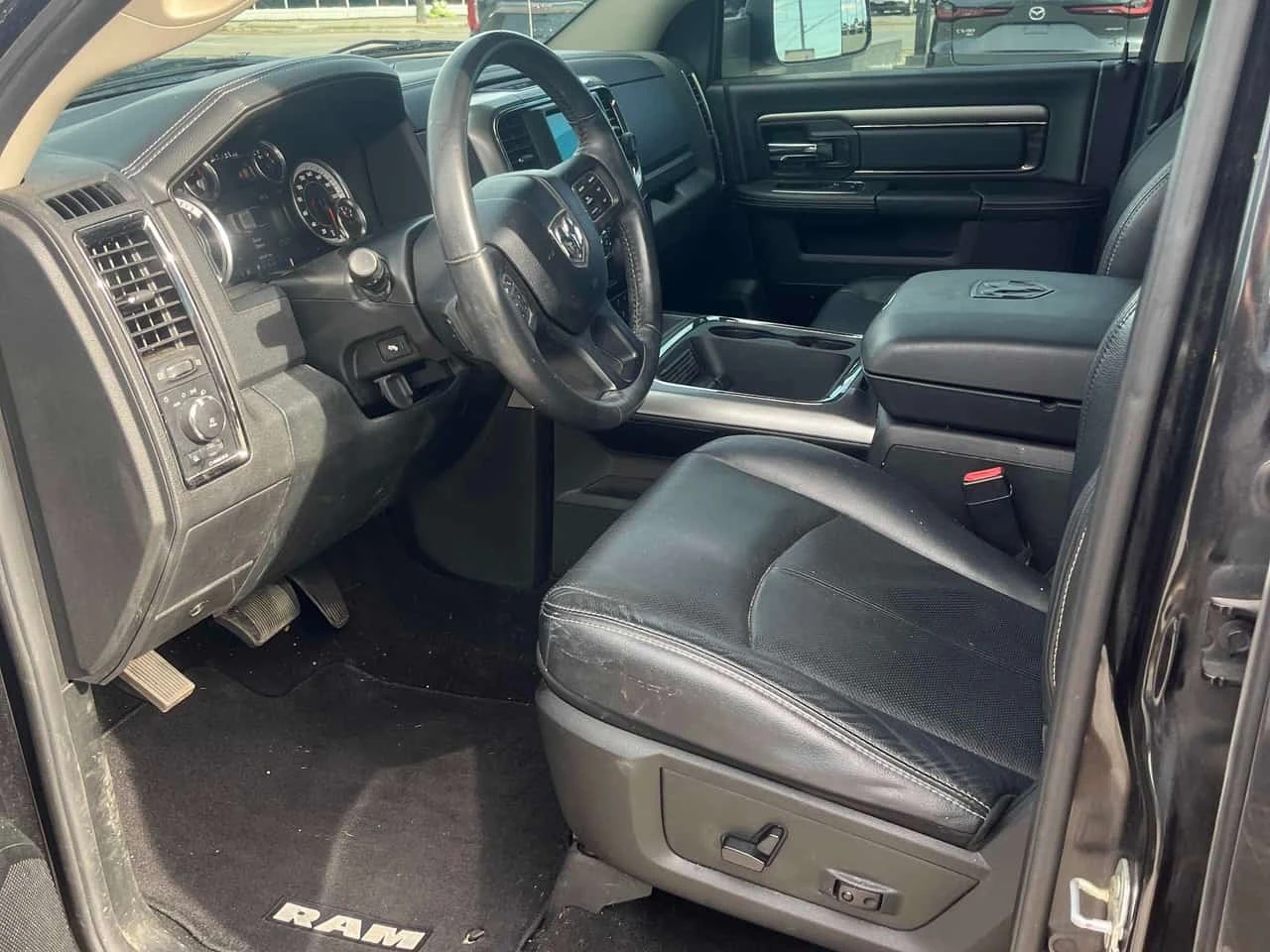 Dodge RAM 1500 / NIGHT / КОЖЕН САЛОН / ОБДУХВАНЕ / 2 КЛЮЧА, снимка 7 - Автомобили и джипове - 56177034
