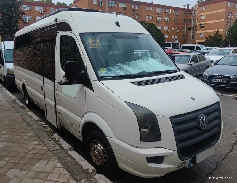 VW Crafter, снимка 4 - Бусове и автобуси - 48371208