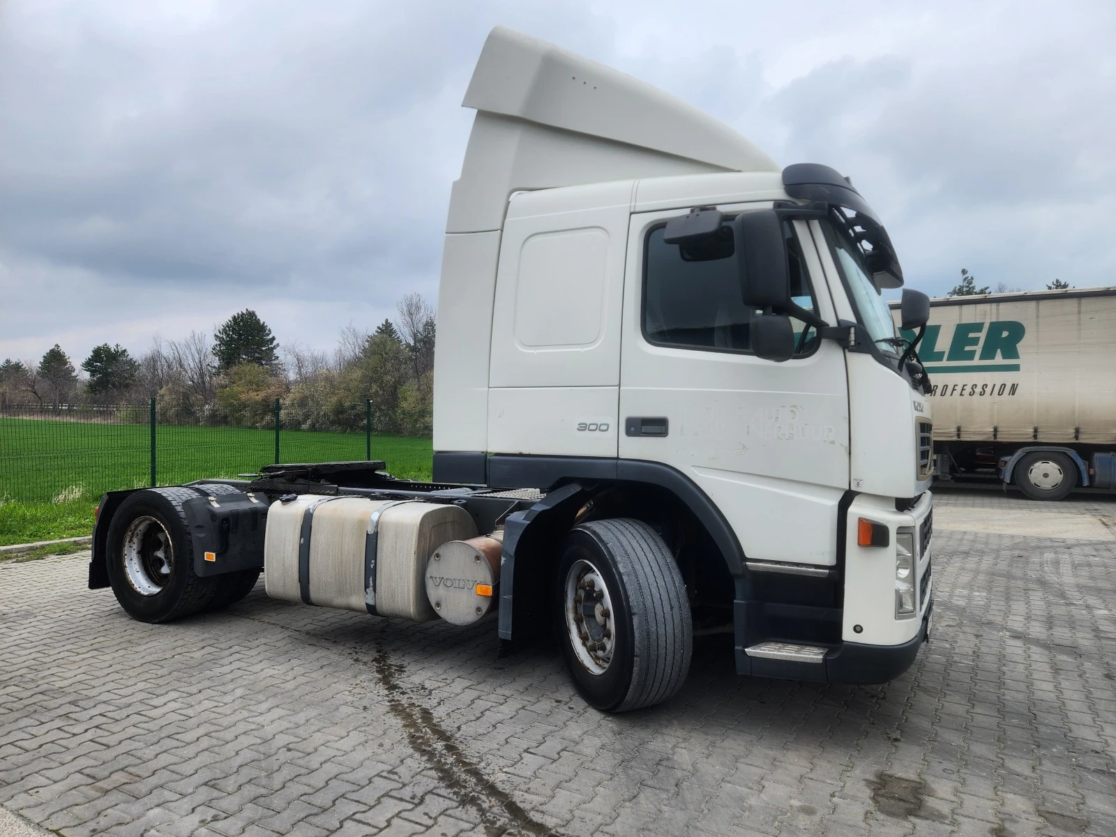 Volvo Fm FM9  4x2T - изображение 10