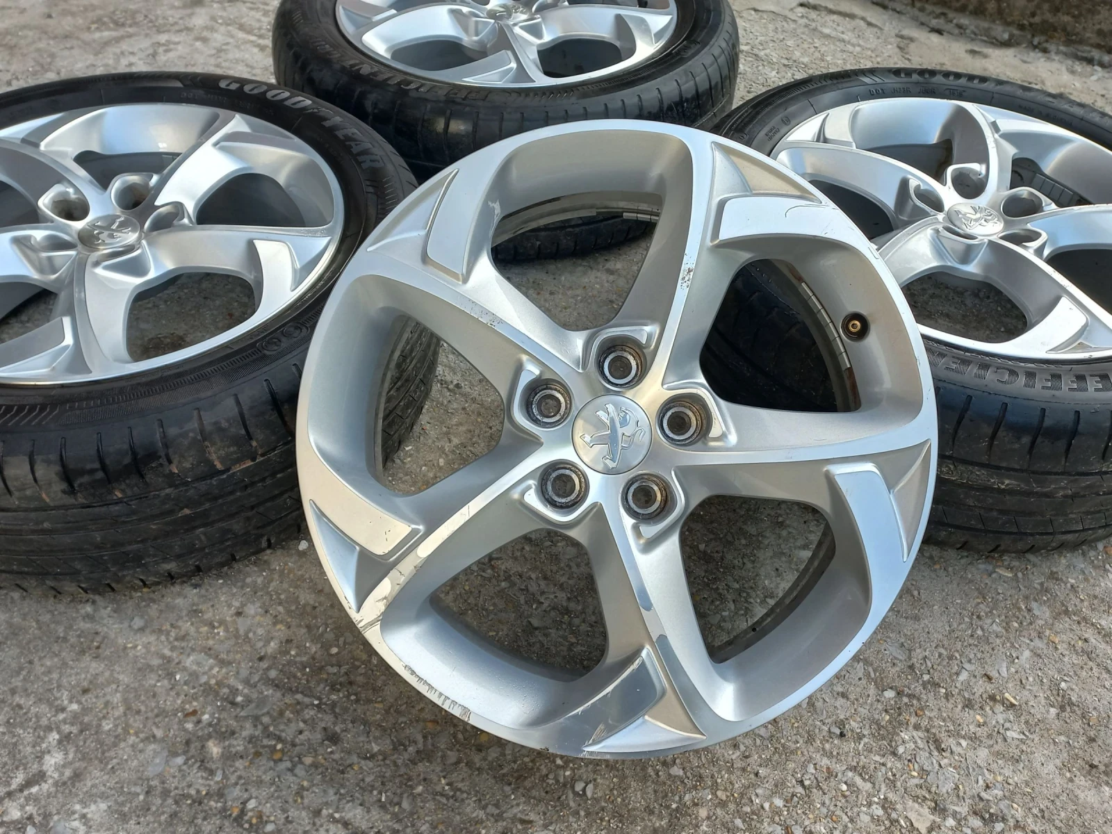    215/55R17  Peugeot | Mobile.bg   4