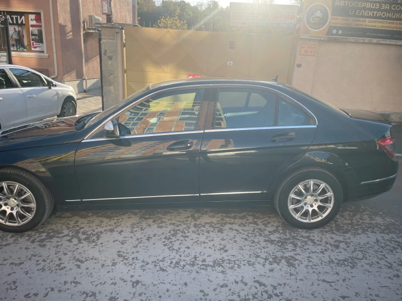 Mercedes-Benz C 220, снимка 4 - Автомобили и джипове - 51975771