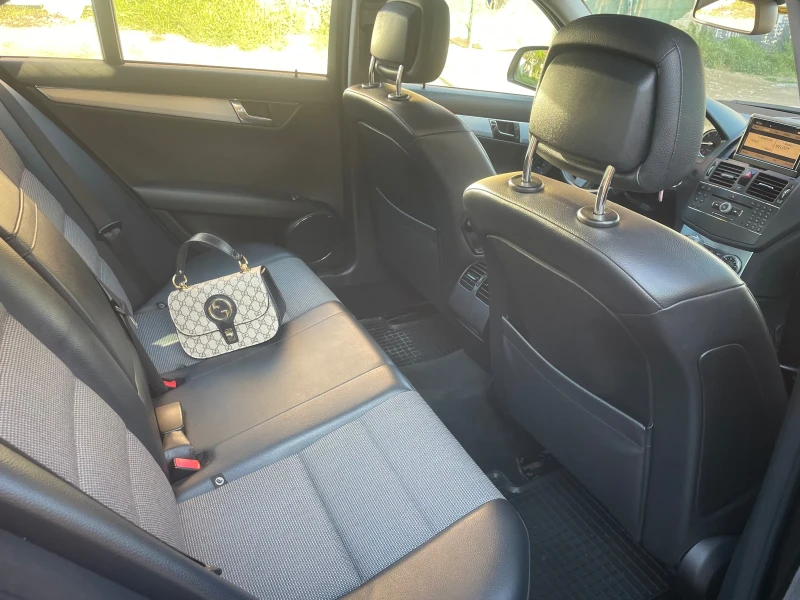 Mercedes-Benz C 220, снимка 8 - Автомобили и джипове - 51975771