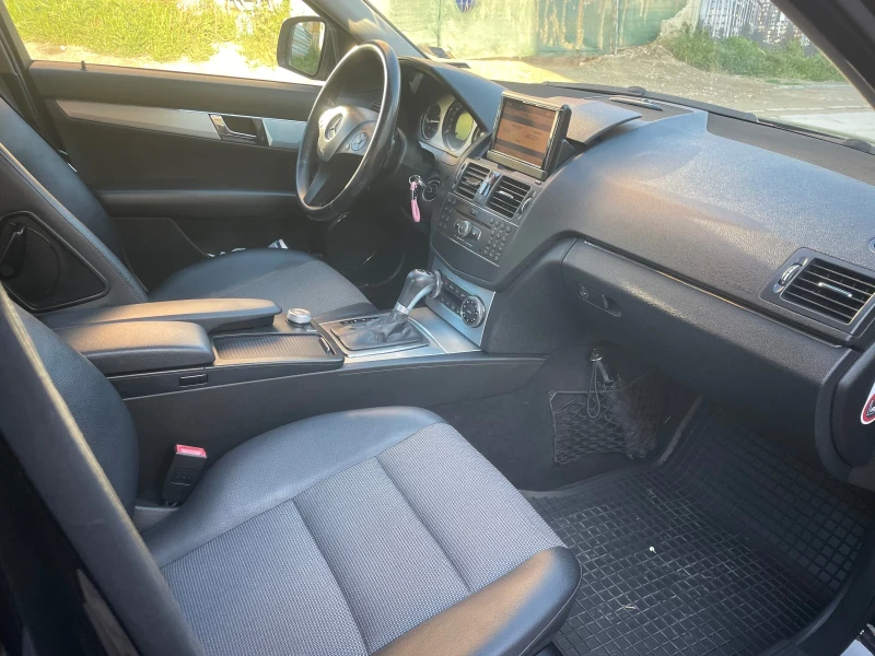 Mercedes-Benz C 220, снимка 7 - Автомобили и джипове - 51975771
