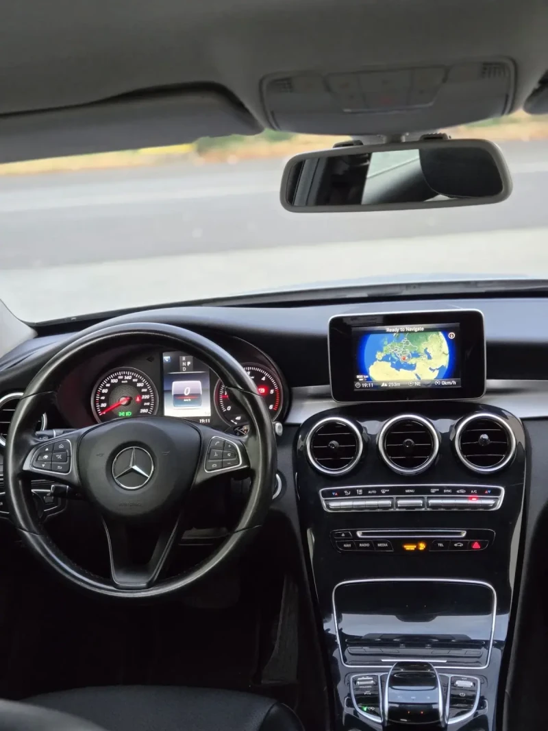 Mercedes-Benz C 220 * AMG* LED* 9G* KEYLESS-GO* , снимка 15 - Автомобили и джипове - 52239600