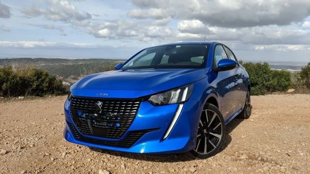 Peugeot 208 ALLURE 1.2 PureTech 100 BVM6, снимка 4 - Автомобили и джипове - 52050521