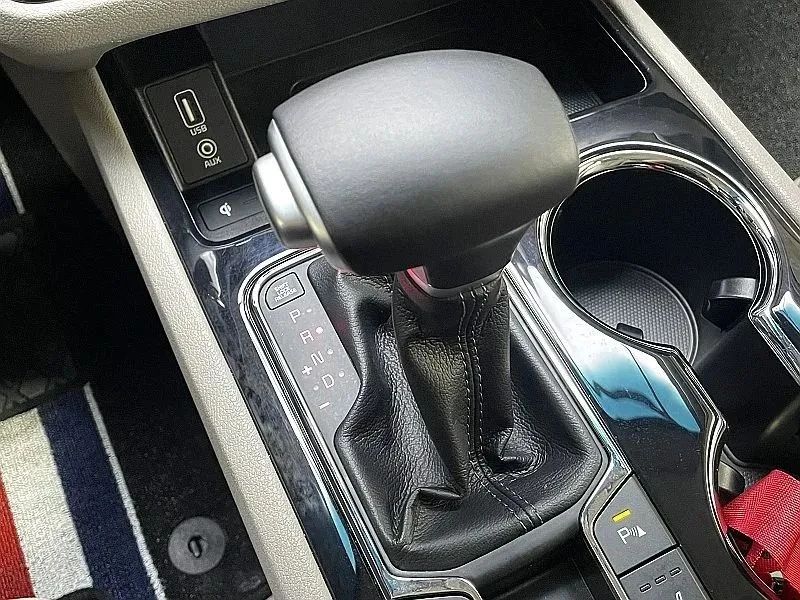 Kia Carnival, снимка 9 - Автомобили и джипове - 56689499