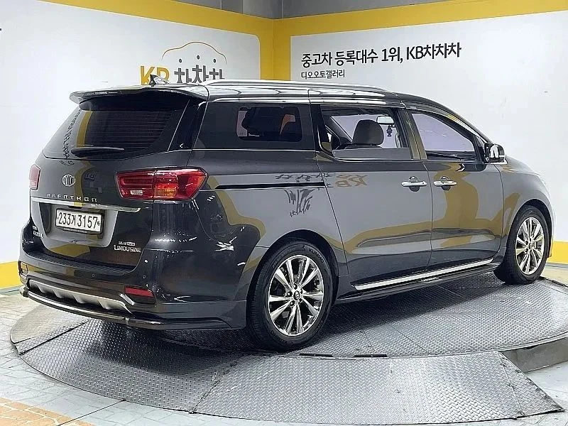 Kia Carnival, снимка 2 - Автомобили и джипове - 56689499