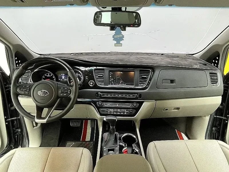 Kia Carnival, снимка 7 - Автомобили и джипове - 56689499