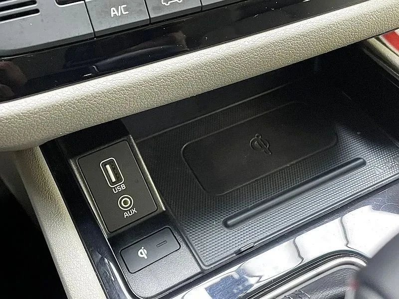 Kia Carnival, снимка 17 - Автомобили и джипове - 56689499