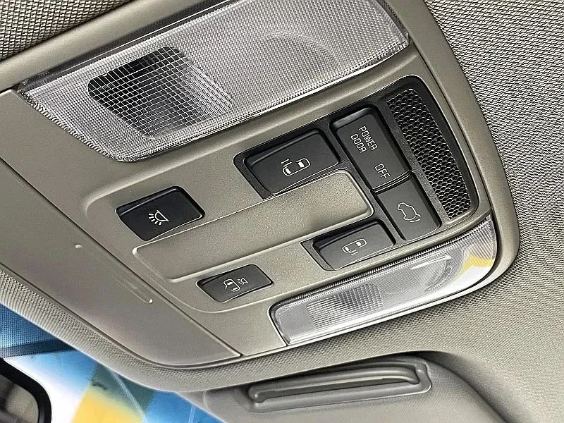 Kia Carnival, снимка 12 - Автомобили и джипове - 56689499