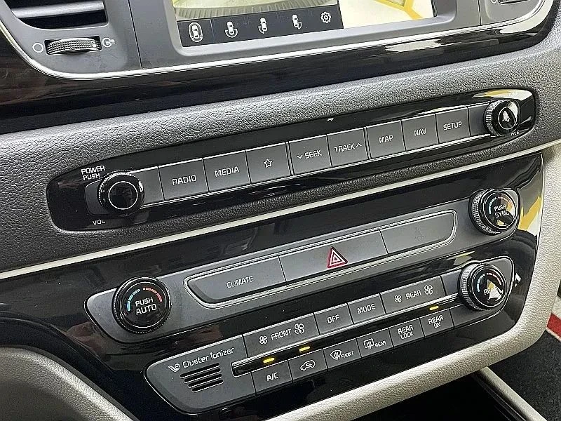 Kia Carnival, снимка 16 - Автомобили и джипове - 56689499
