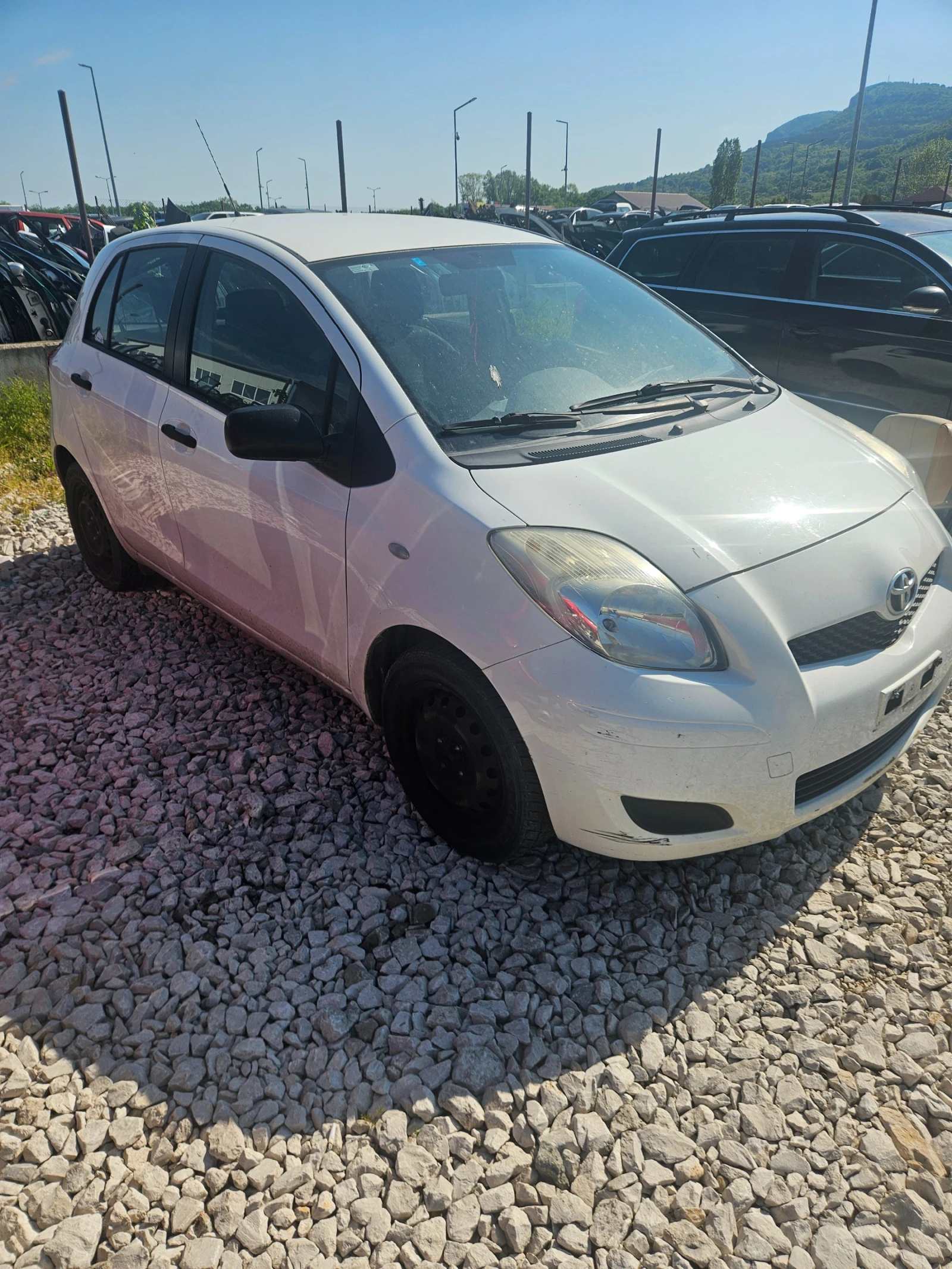 Toyota Yaris  - изображение 2