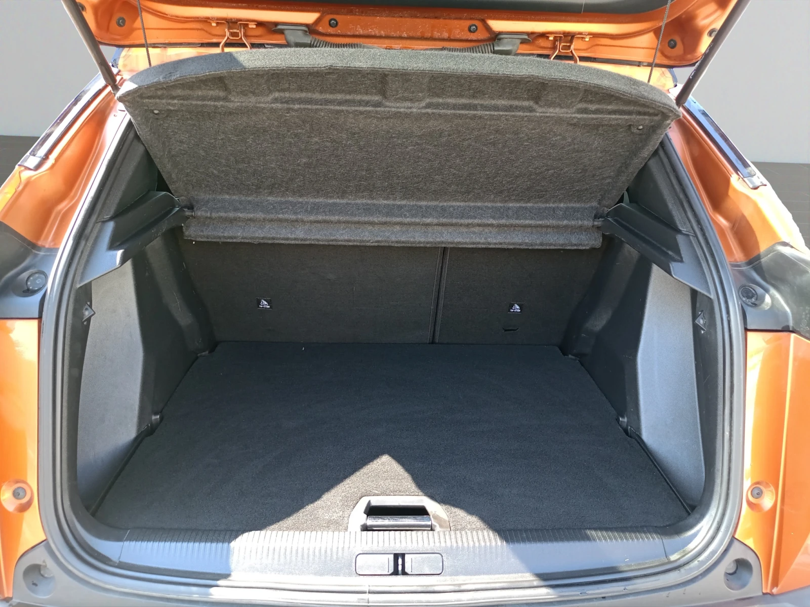 Peugeot 2008 NEW SUV GT Line 1, 5 BlueHDi 130 EAT8 EURO6 - изображение 9