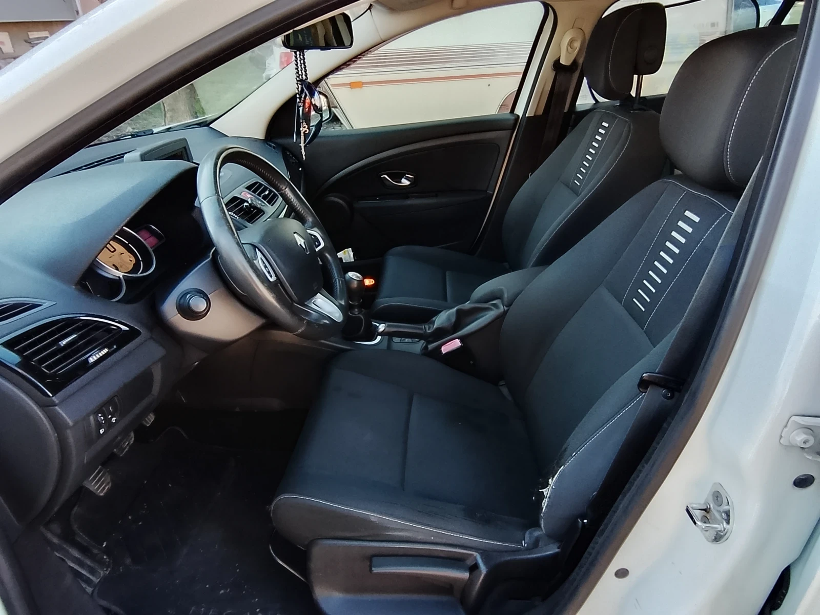 Renault Megane 3, снимка 10 - Автомобили и джипове - 53743972