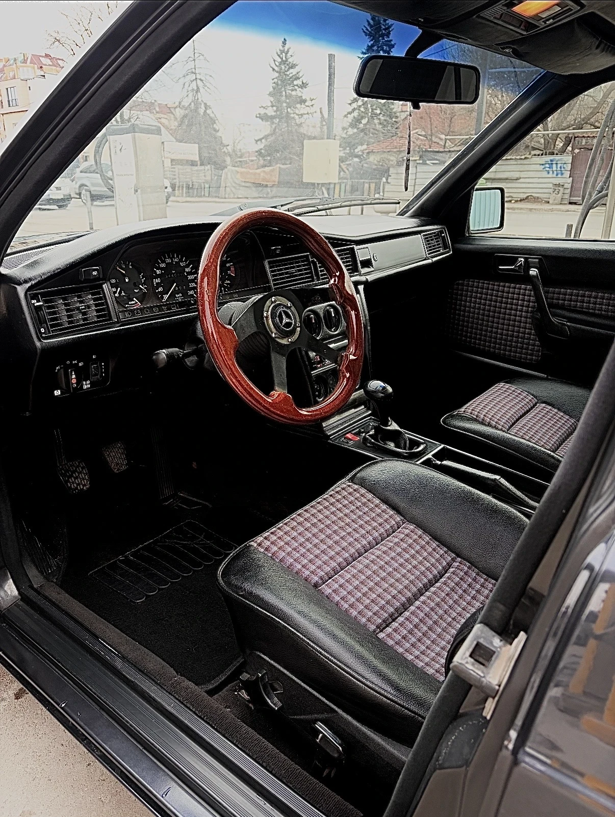 Mercedes-Benz 190 Sportline 2.6, снимка 9 - Автомобили и джипове - 54647715