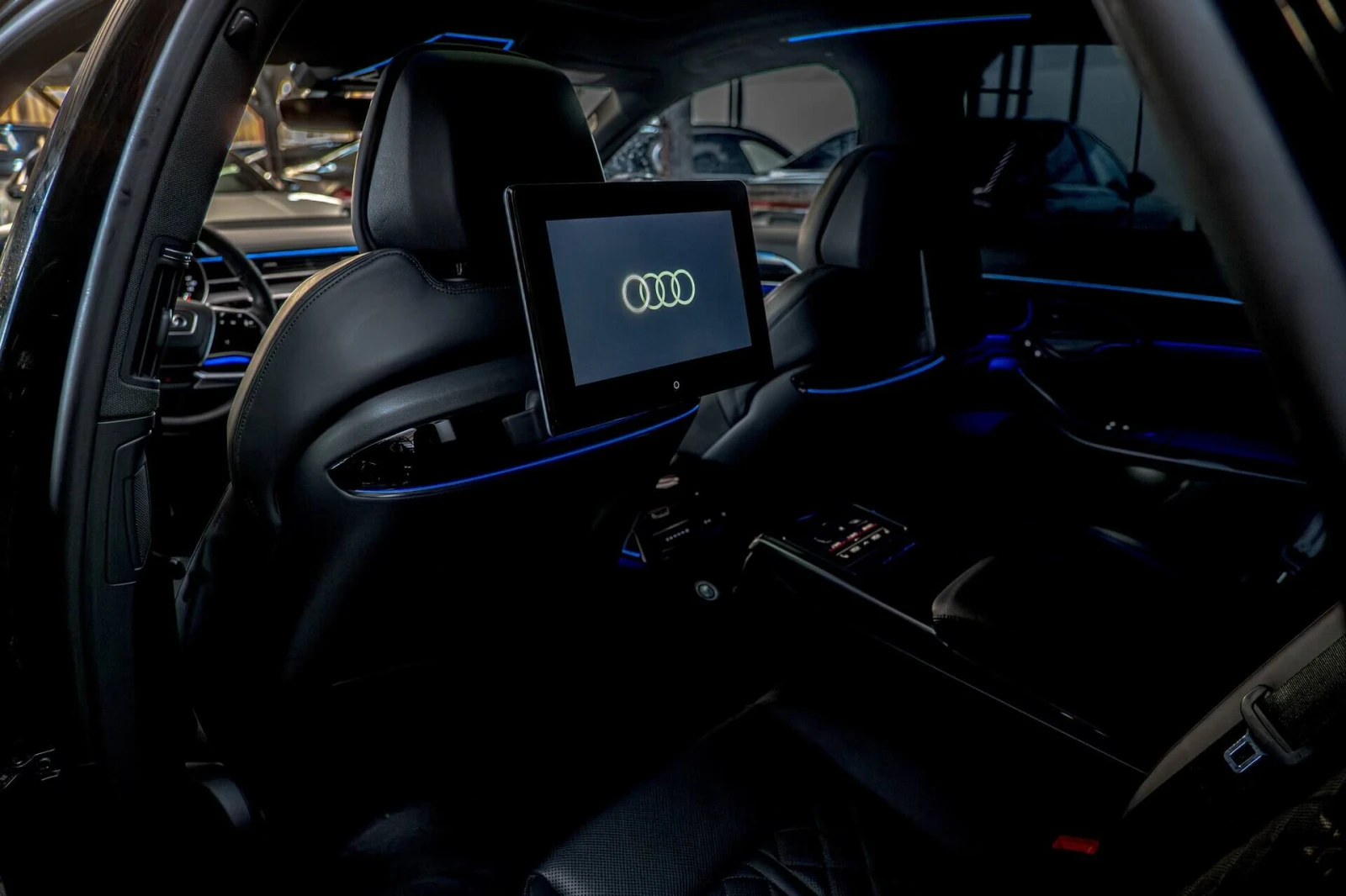Audi S8 4.0TFSI/Bang&Olufsen/Обдухване/Камера360/HuD/Laser, снимка 9 - Автомобили и джипове - 54758340