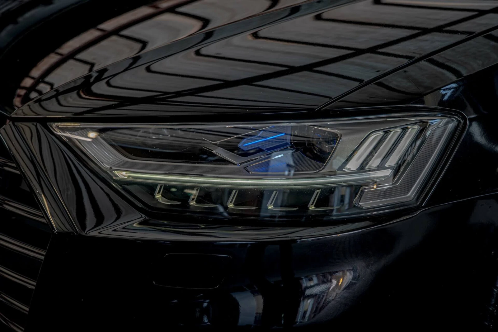 Audi S8 4.0TFSI/Bang&Olufsen/Обдухване/Камера360/HuD/Laser, снимка 4 - Автомобили и джипове - 54758340