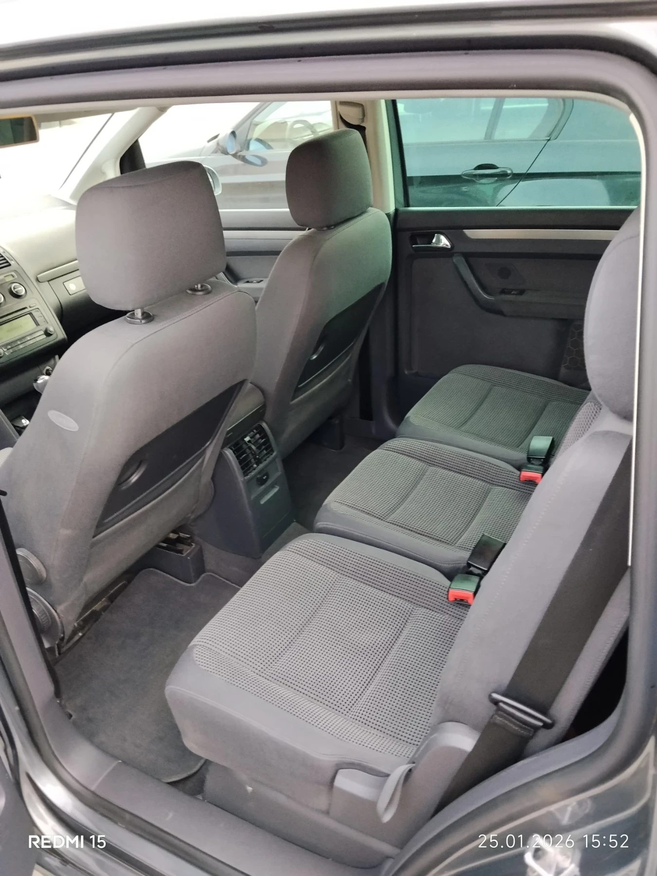 VW Touran 2.0 TDI 140 к.с, снимка 8 - Автомобили и джипове - 54808556