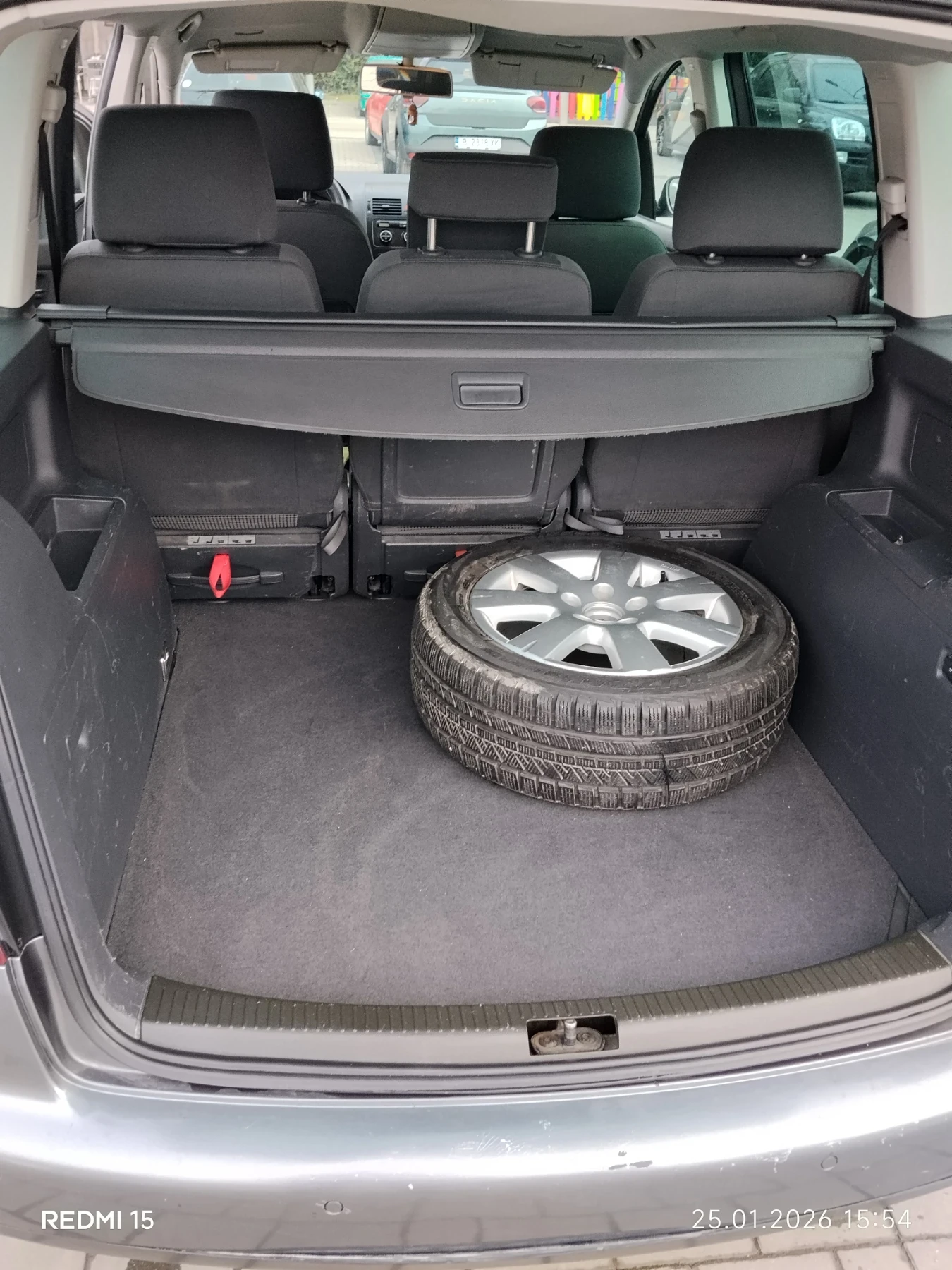 VW Touran 2.0 TDI 140 к.с, снимка 6 - Автомобили и джипове - 54808556