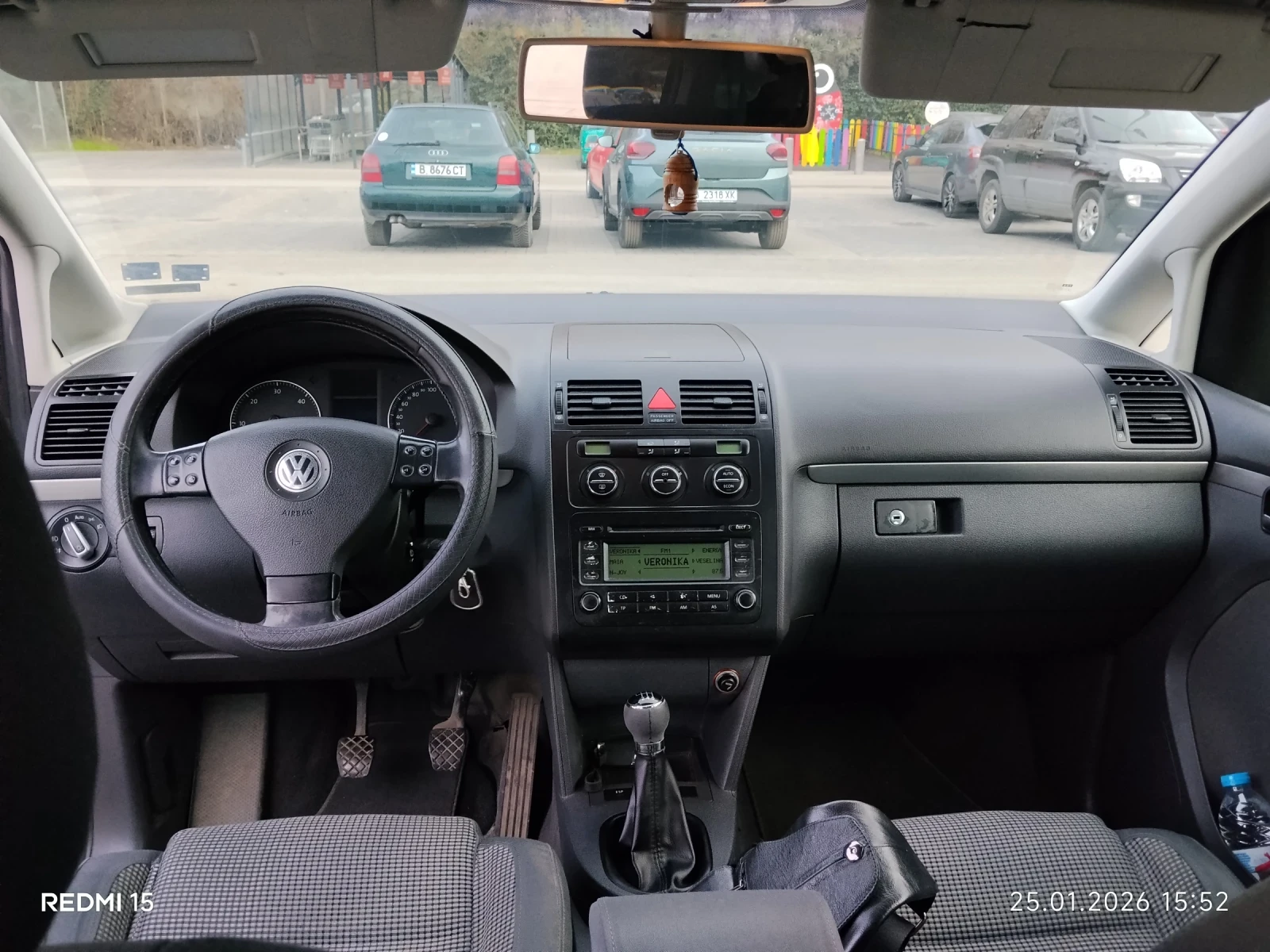 VW Touran 2.0 TDI 140 к.с, снимка 9 - Автомобили и джипове - 54808556