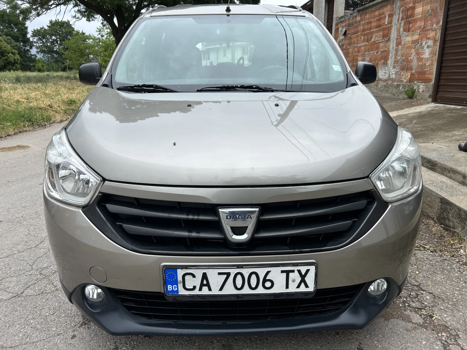 Dacia Lodgy 1.6-Газ/Бензин, снимка 5 - Автомобили и джипове - 54931258