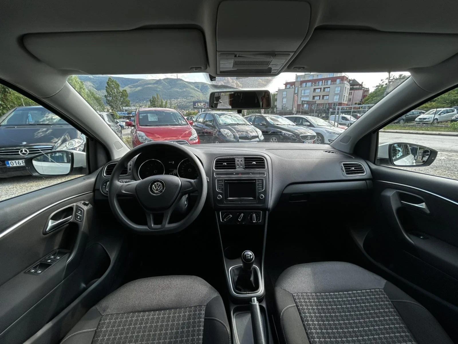 VW Polo 1.0, снимка 8 - Автомобили и джипове - 55363951
