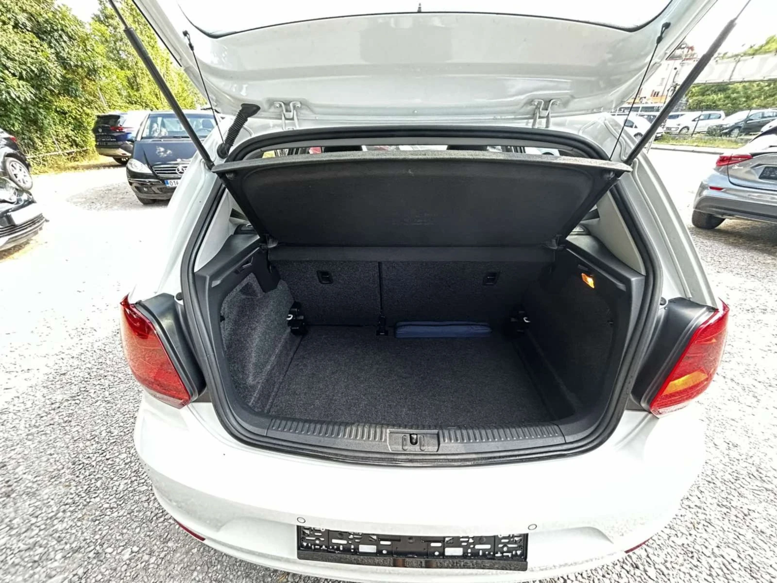 VW Polo 1.0, снимка 7 - Автомобили и джипове - 55363951