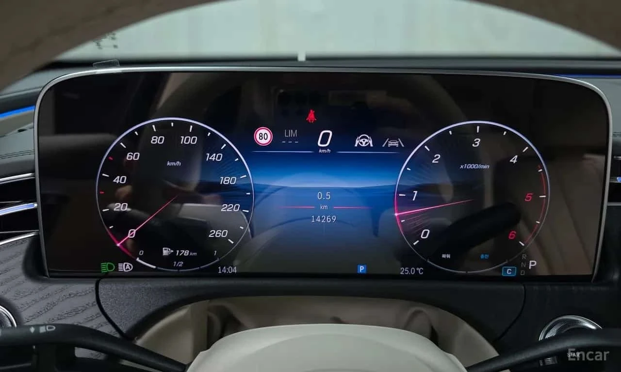 Mercedes-Benz E 220 4MATIC Exclusive * ОПЦИЯ ЗА ФИНАНСИРАНЕ * , снимка 8 - Автомобили и джипове - 55730547