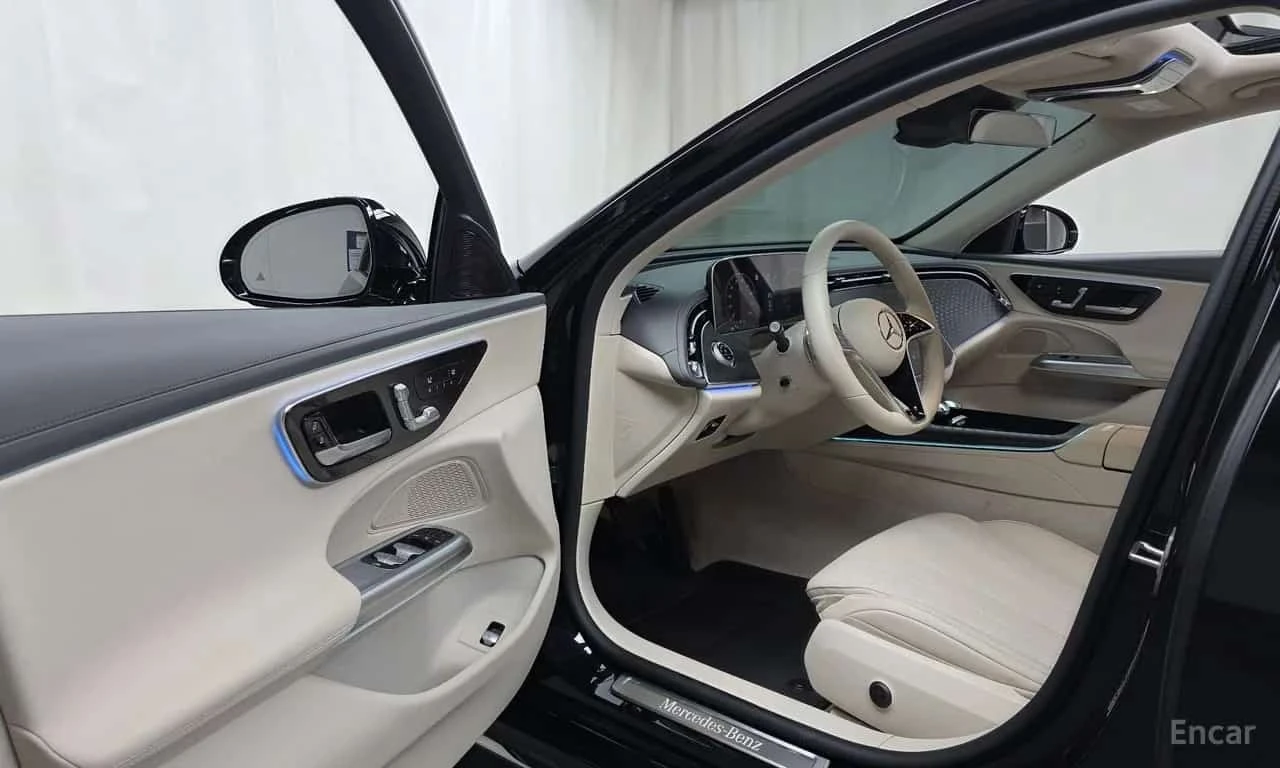 Mercedes-Benz E 220 4MATIC Exclusive * ОПЦИЯ ЗА ФИНАНСИРАНЕ * , снимка 10 - Автомобили и джипове - 55730547