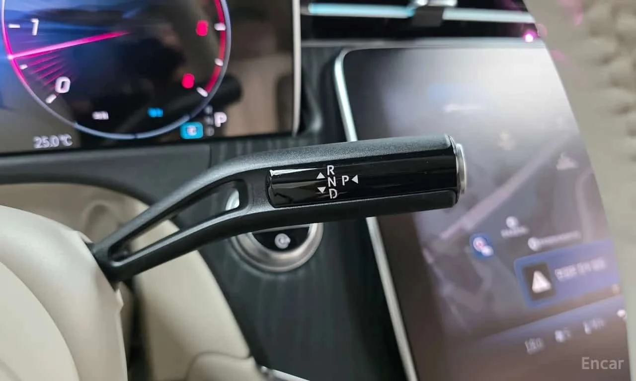 Mercedes-Benz E 220 4MATIC Exclusive * ОПЦИЯ ЗА ФИНАНСИРАНЕ * , снимка 9 - Автомобили и джипове - 55730547
