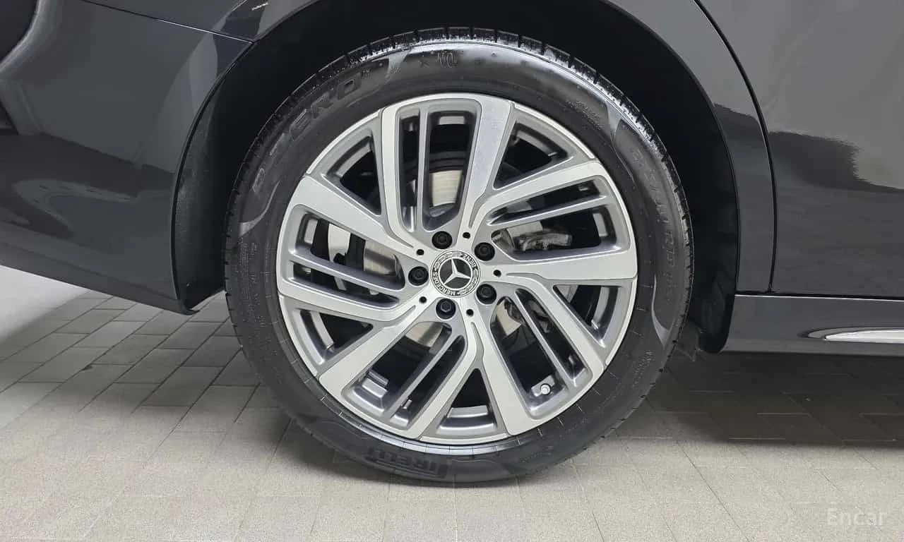Mercedes-Benz E 220 4MATIC Exclusive * ОПЦИЯ ЗА ФИНАНСИРАНЕ * , снимка 5 - Автомобили и джипове - 55730547