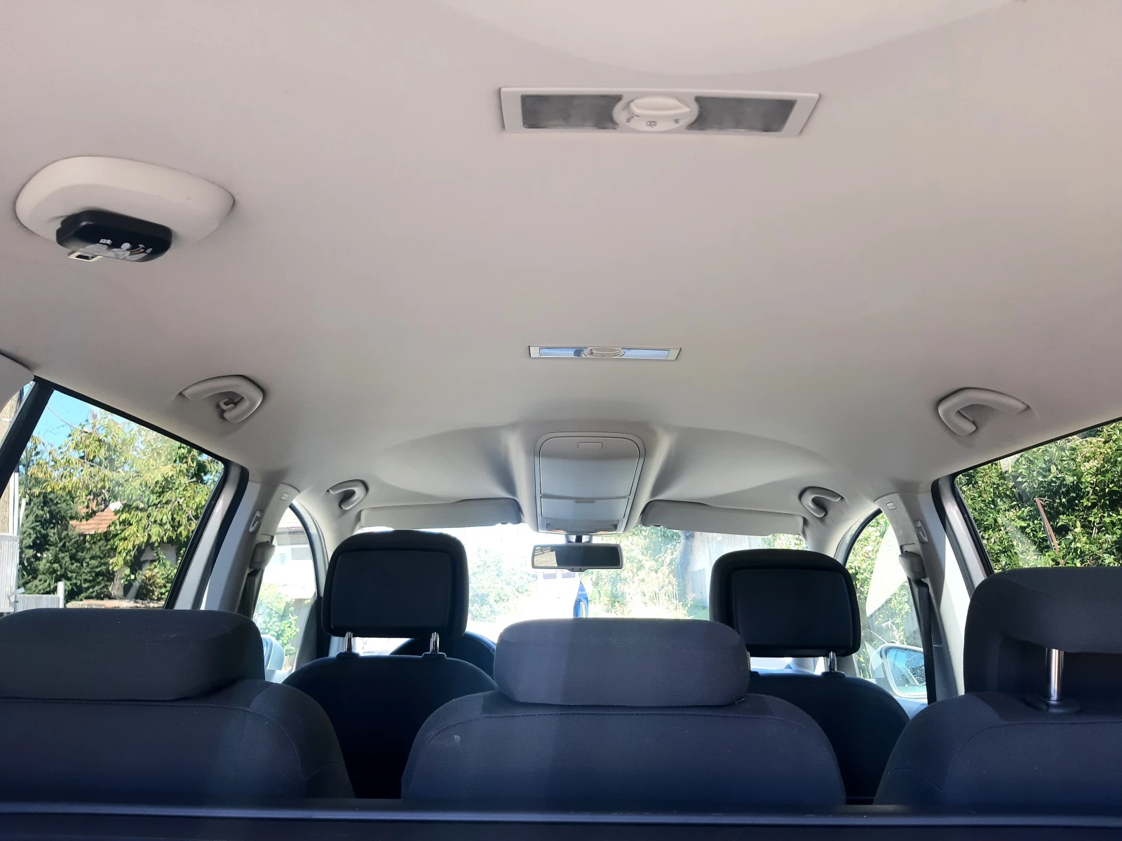 VW Touran 1.4 TSI ECOFUEL, снимка 12 - Автомобили и джипове - 55979435