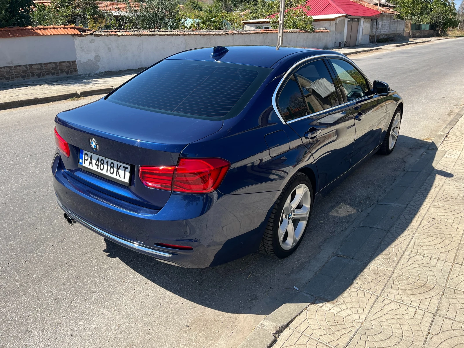 BMW 330 Всичко платено + Каско, снимка 2 - Автомобили и джипове - 56124423